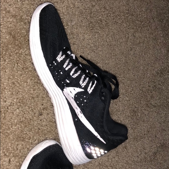 Nike - Picture 2 of 4